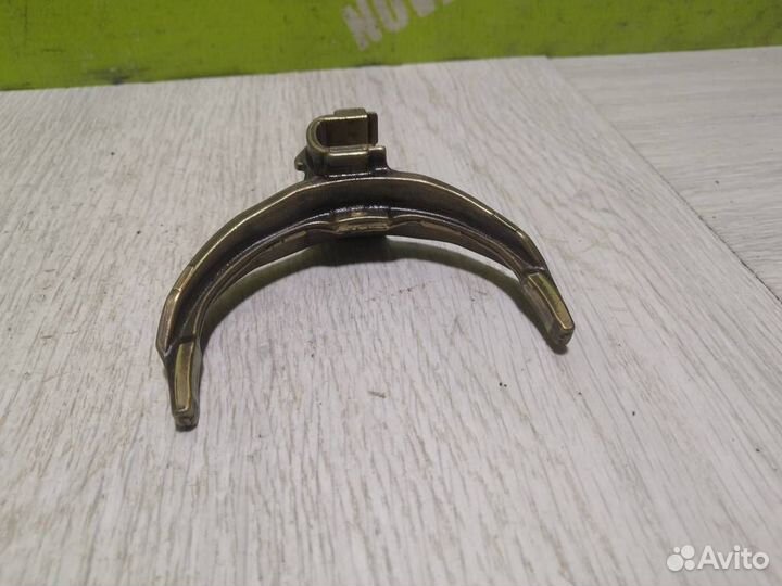 Вилка включения передач Ауди А4 Б7