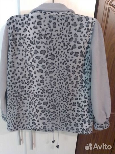 Тёплая курточка(флис) раз. 54(ветровка)