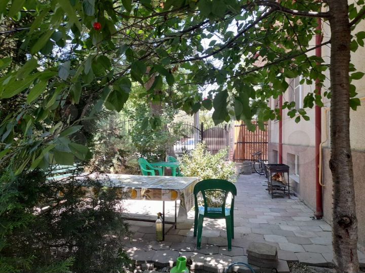 Комната 15 м² в 9-к., 2/2 эт.