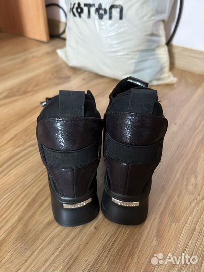 Кросовки женские