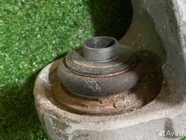 Кулак задний правый Bmw X5 E70