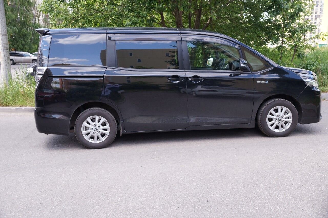 Toyota Voxy: фото из отзыва
