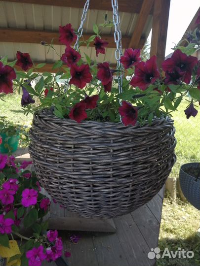 Кашпо из искусственного ротанга