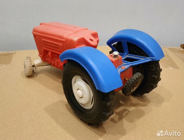 Игрушечные тракторы СССР