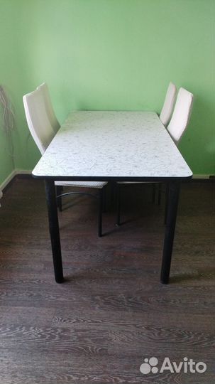 Кухонный стол