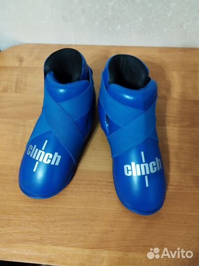 Боксерские перчатки и шлем