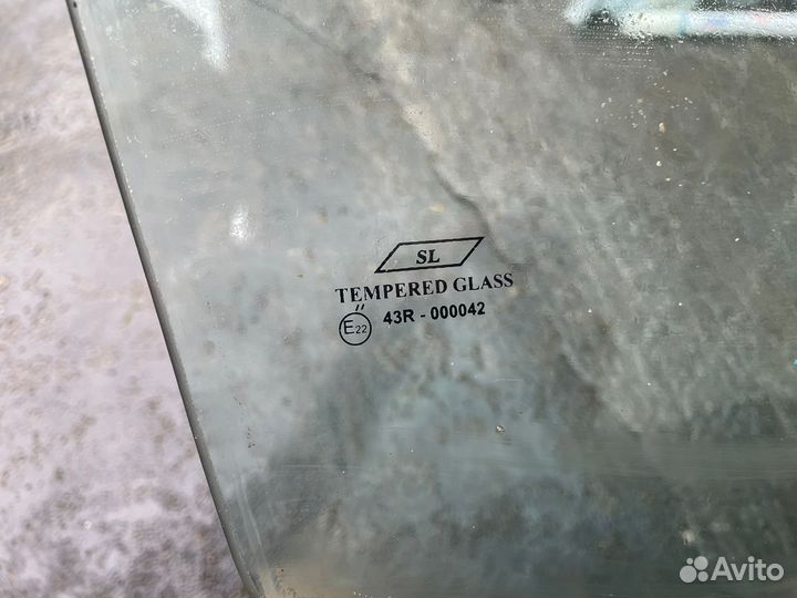 Стекло двери переднее правое Ford Focus 1