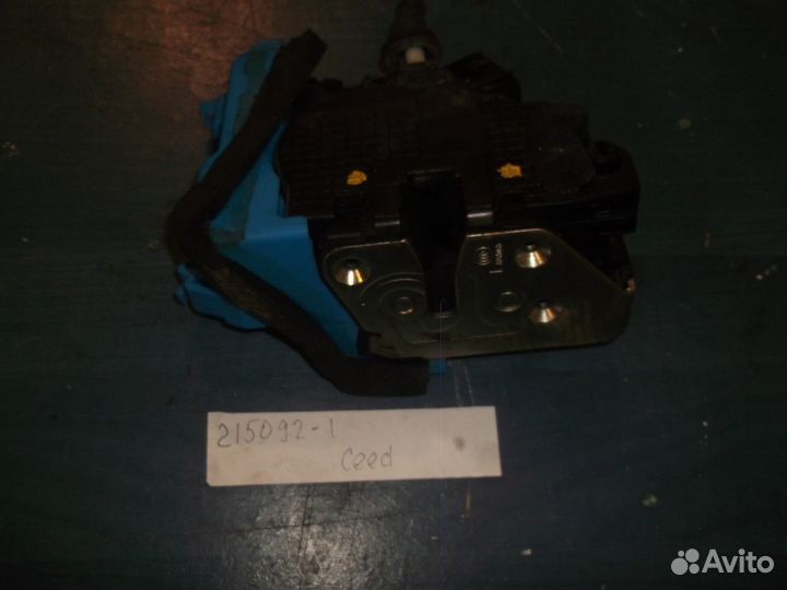 Замок двери задней левой (Kia Ceed)