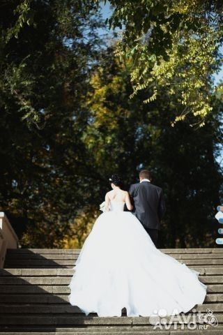 Продаю Свадебное платье со шлейфом