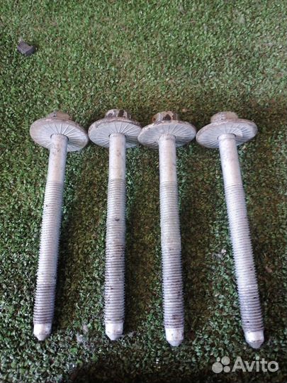 Болт подвески передний Audi A6 C6 ccea 2010