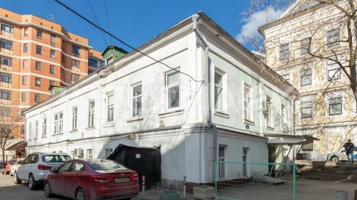 Продам здание, 825 м²