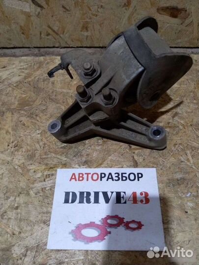 Опора двигателя Mitsubishi Carisma 1.6L