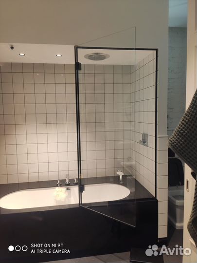 Стеклянные душевые перегородки