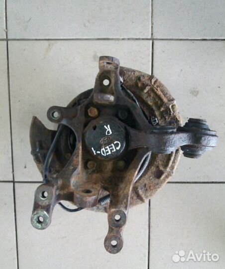 Кулак задний правый Kia Ceed 1 ED