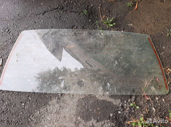 Заднее стекло ока