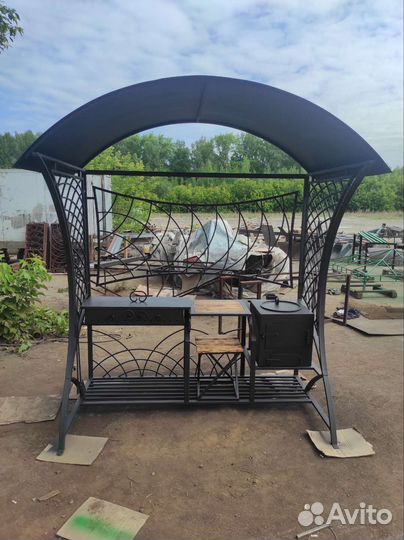 Мангал с крышей