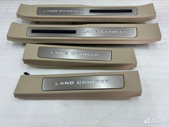 Накладки порогов салона Toyota Land Cruiser 300