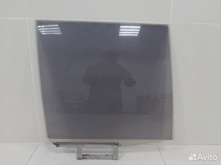 Стекло двери задней правой Toyota Land Cruiser J80