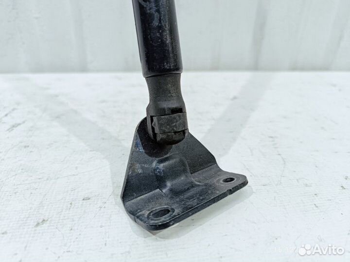 Амортизатор багажника правый Kia Seltos 2019