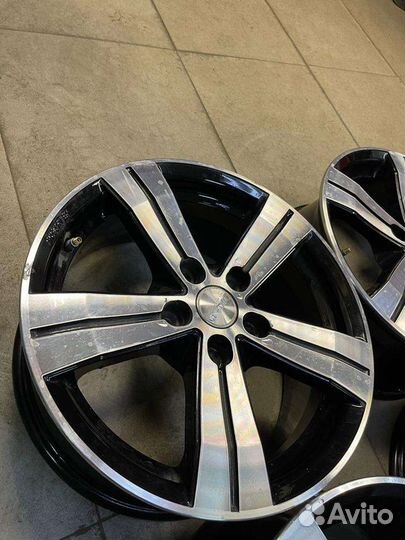 Комплект литых дисков R16