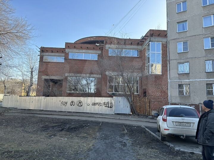 Здание, 2500 м²