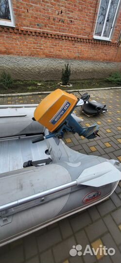 Лодка с мотром