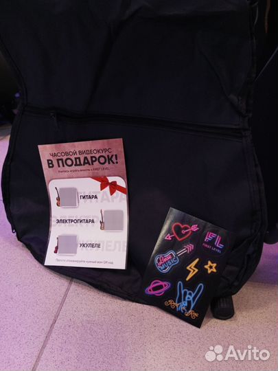 Гитара новая с чехлом и аксессуарами комплект