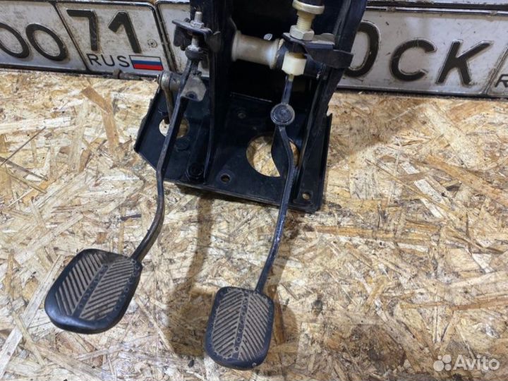 Педальный узел Ваз Нива 21214
