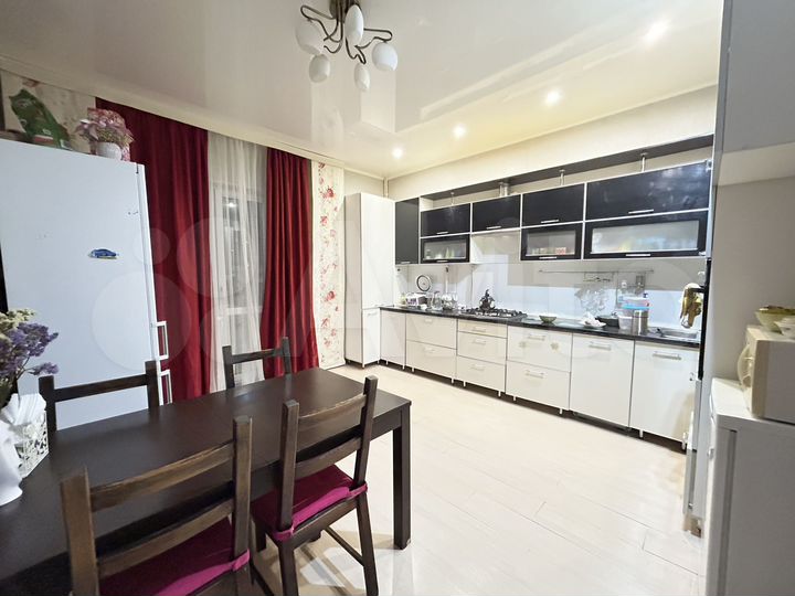 Дом 175,4 м² на участке 2,5 сот.