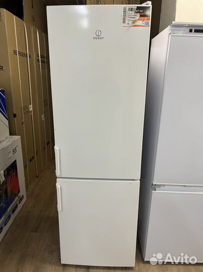Холодильник indesit NoFrost 300л