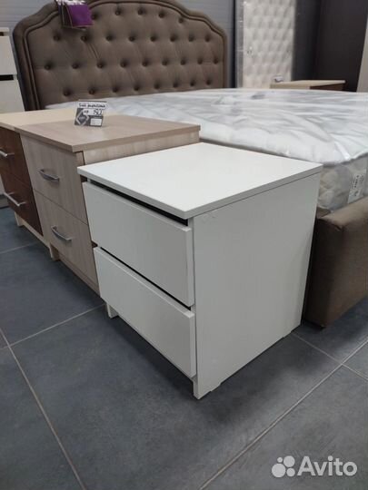 Тумбочка прикроватная (Новая)