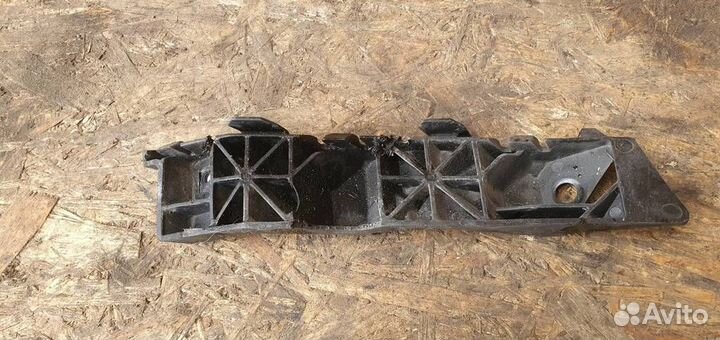 Направляющая переднего бампера правая Kia Sportag