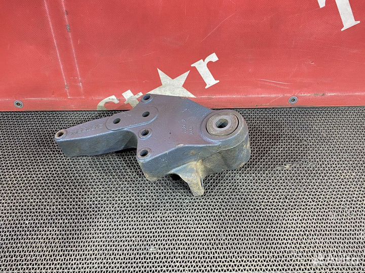 Кронштейн рессоры передней левый