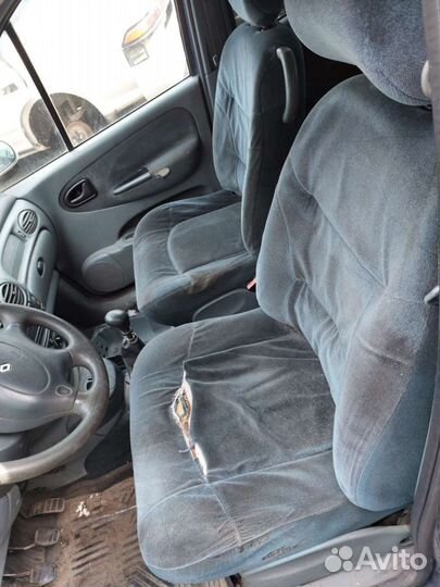 Сиденья передние. Renault Scenic 1.1998г