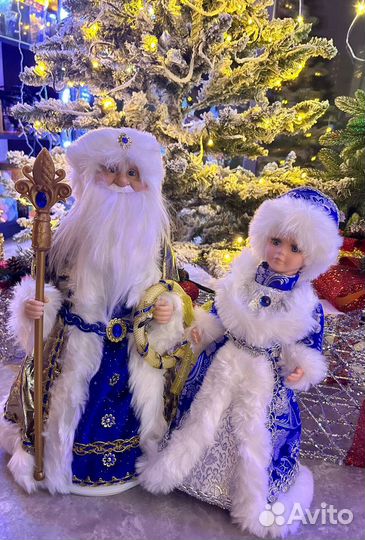 Дед мороз и снегурочка под елку