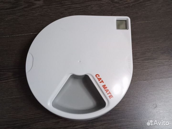 Автоматическая кормушка для кошек с таймером