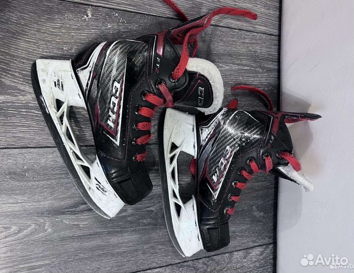 Коньки хоккейные