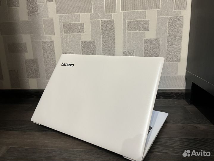 Ноутбук Lenovo