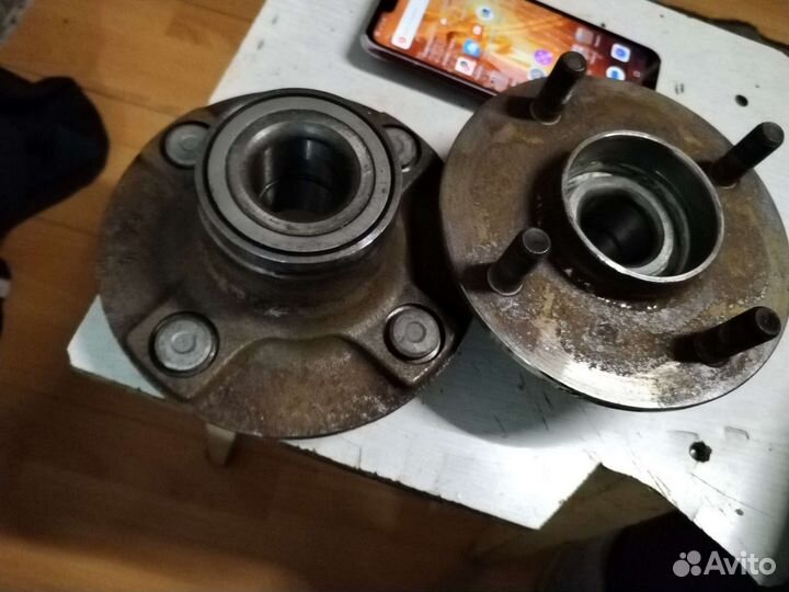 Ступицы передние бу в отличном состоянии nissan