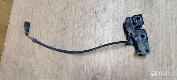 Замок капота VW Golf Plus 2005-2014