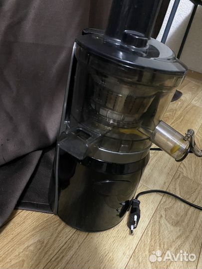 Соковыжималка шнековая