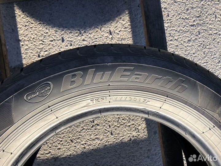 Yokohama BluEarth AE01 215/60 R16