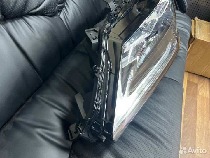 Фара светодиодная передняя левая Lexus Lx570\450D