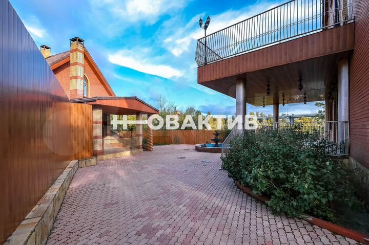 Дом 1000 м² на участке 15 сот.