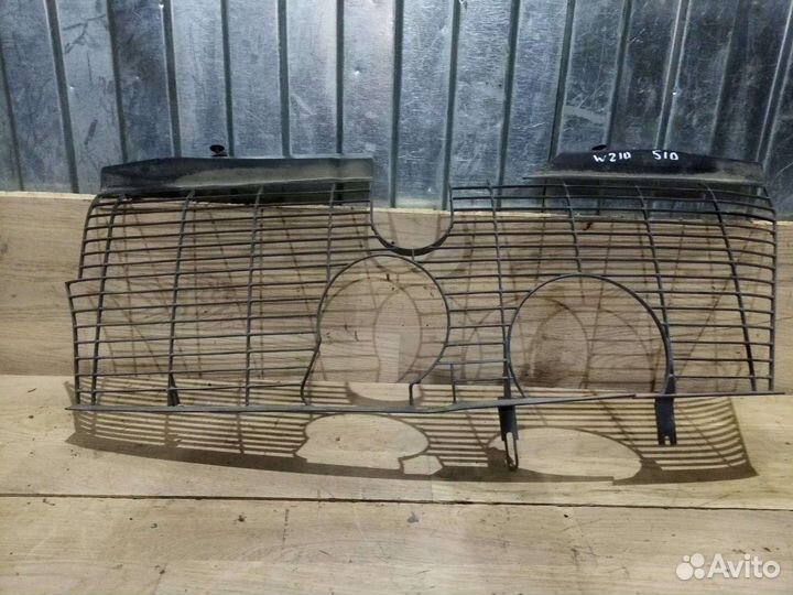 Решетка вентилятора Mercedes-Benz E-class W210
