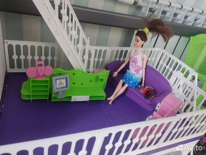 Кукольный домик с мебелью