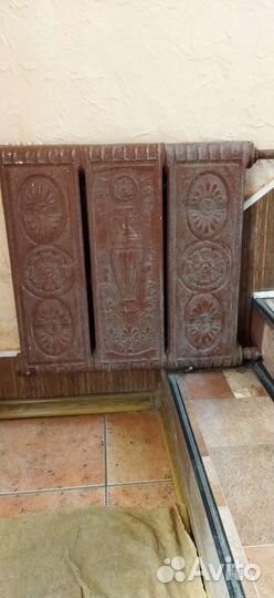 Старинный чугунный радиатор