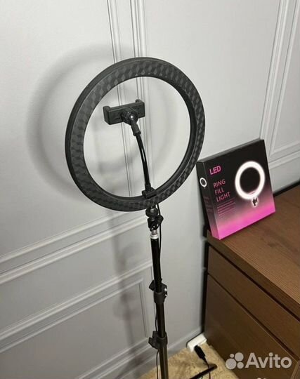 Кольцевая лампа 26см со штативом