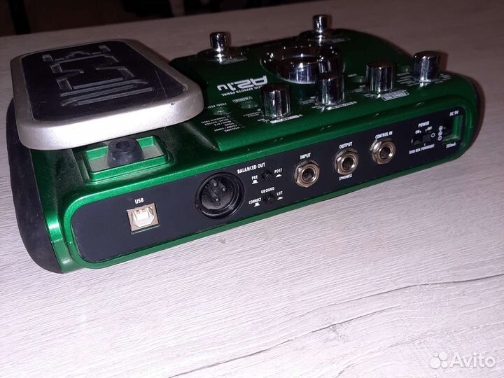 Гитарный процессор zoom A2.1U