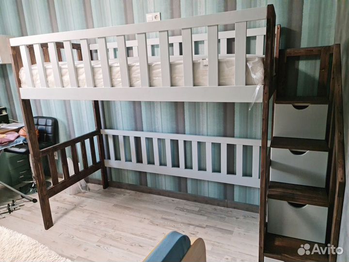 Детская двухъярусная кровать